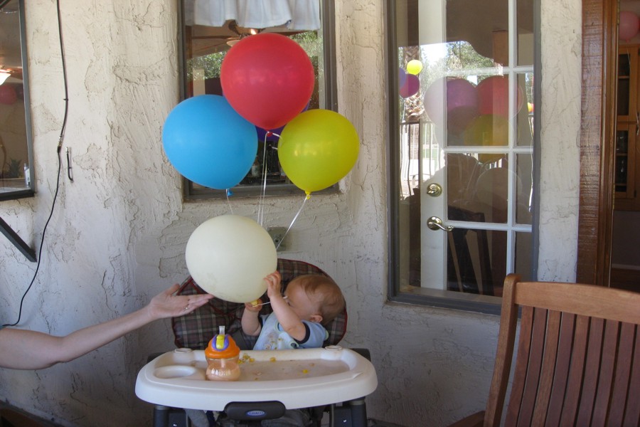 ../image/fun with balloons 1.jpg